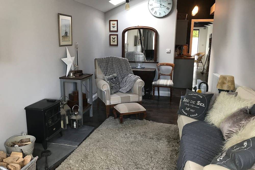 Dippy cottage - a perfect romantic escape, offering private luxury to indulge in in Bexhill, East Sussex