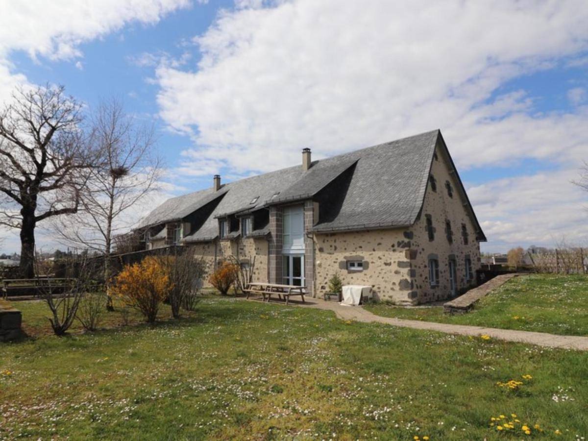 Gîte de Caractère, 11 Pers, 5 Ch, Auvergne - Cheminée, Jardin, Près des Volcans et Randonnées - Fr-1-742-169 in Le Vigean, Région de Mauriac