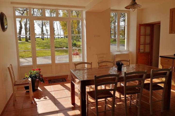 Location de vacances pour 6 personnes, avec jardin et terrasse à Le Molay-Littry