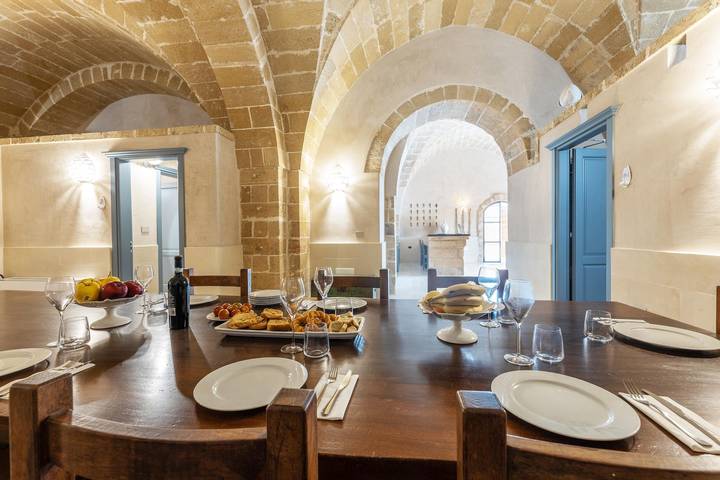 Villa per 15 persone, con balcone e idromassaggio nonché balcone/terrazza a Alliste