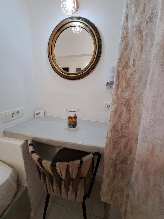 Gîte pour 3 personnes, avec vue et piscine ainsi que jardin et balcon à Perissa - 3