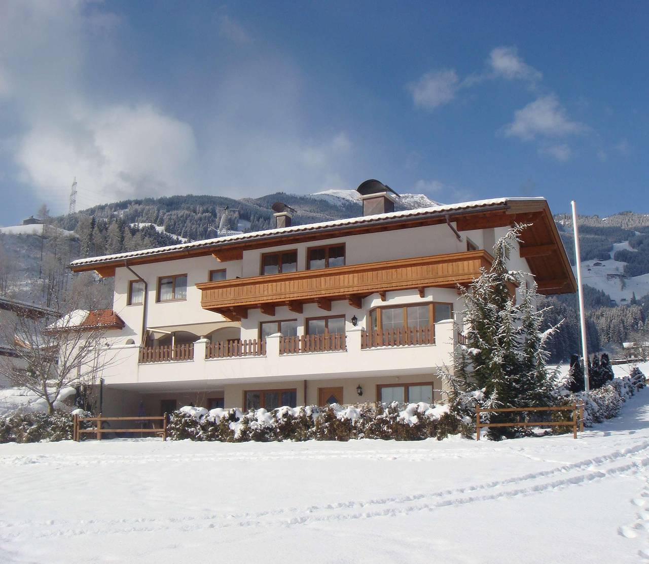 Ganze Ferienwohnung, Apart Zillertal/2-4 Pers. + 2 Kinder in Tuxer Alpen, Fügenberg