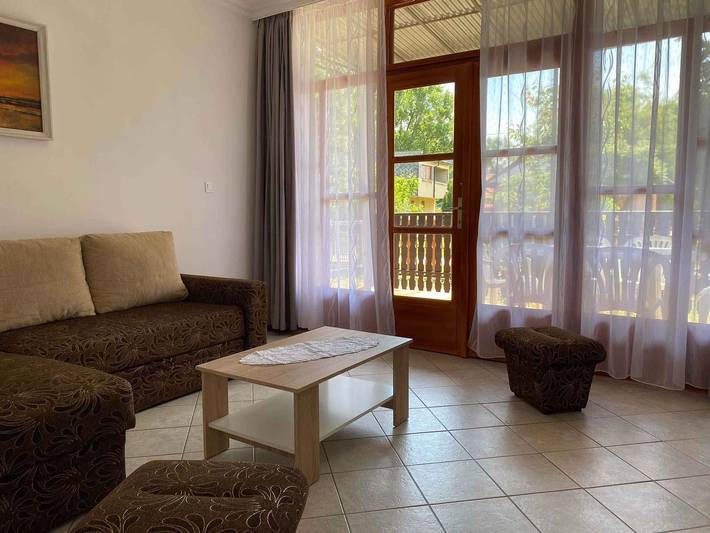 Ferienhaus nur 180 m vom Strand in Balatonmariafürdö, Plattensee Südufer