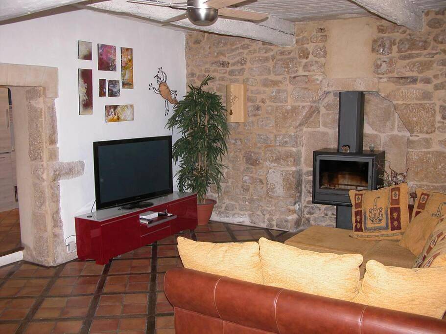 Appartement entier, Studio au pied des troglodytes, près de la plage in Saint-Chamas, Côte méditerranéenne (France)