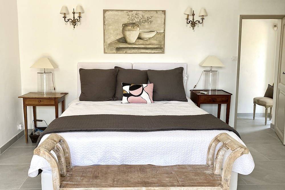 Magnífico en Gordes, elegantemente amueblado con piscina, tenis y vistas in Village de Gordes, Gordes