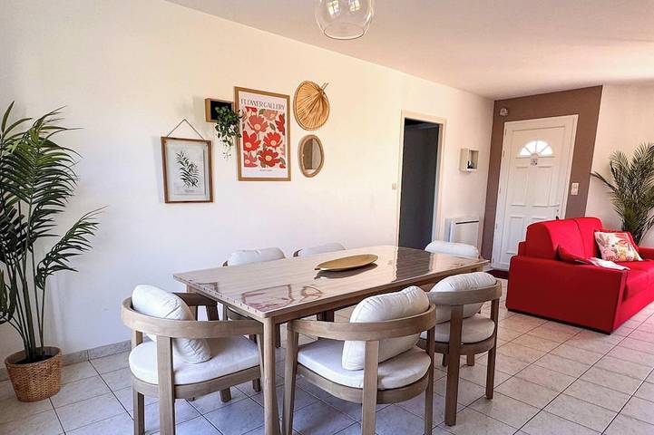 Location de vacances pour 6 personnes, avec jardin à Saint-Michel-Mont-Mercure