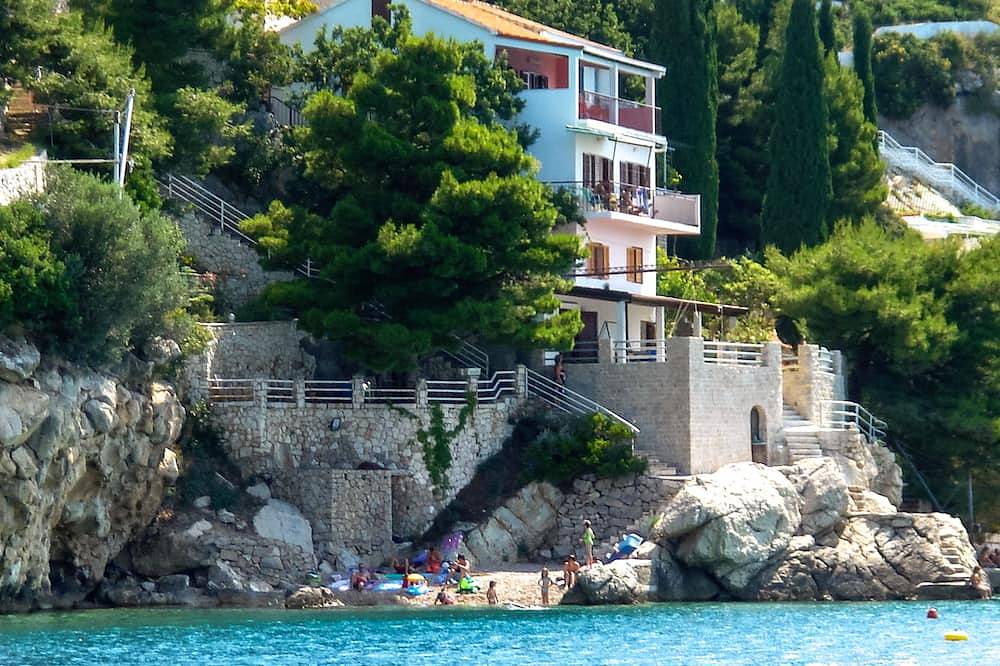 Ganze Wohnung, Beach house Villa Antares middle floor apt.A2 in Pisak, Split-Dalmatien