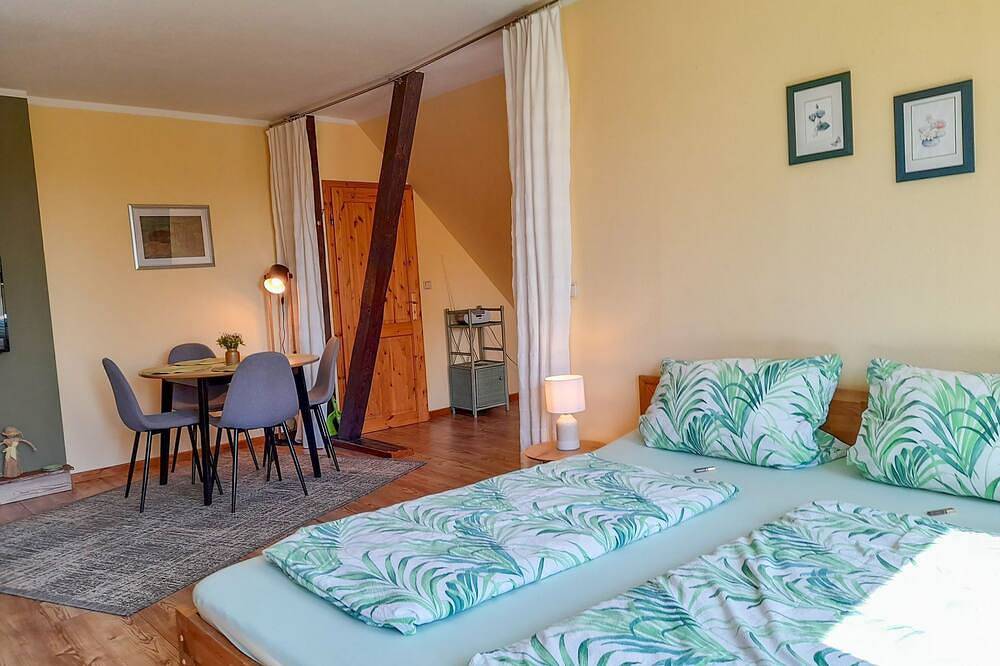 Ganze Wohnung, Ferienwohnung 2 - Ferienwohnungen am Waldrand in Ahrenshagen-Daskow, Vorpommern-Rügen
