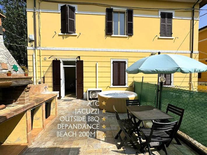 Ferienwohnung für 6 Personen, mit Whirlpool und Terrasse sowie Garten und Pool in Fano
