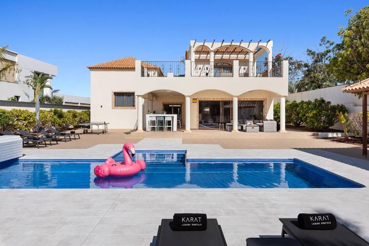 Casa de vacaciones para 8 personas, con jacuzzi y jardín en Adeje