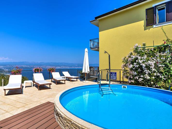 Ferienwohnung für 4 Personen, mit Terrasse und Garten sowie Pool in Opatija Riviera