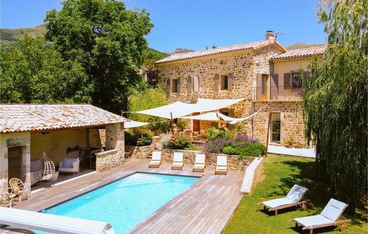 Location de vacances pour 10 personnes, avec piscine ainsi que jardin et terrasse à Saint-Étienne-de-Boulogne - 2