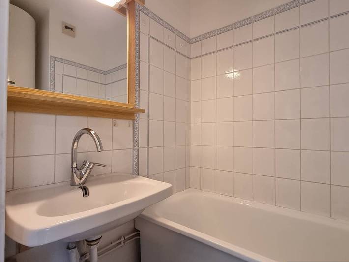 Ganze Wohnung, Sonnige Ferienwohnung in Südwest-Lage, direkt an den Pisten, 5 Pers., Kostenloses WLAN, Parkplatz in Saint-Étienne-en-Dévoluy, Le Dévoluy