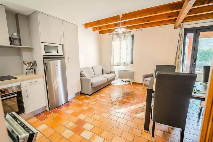 Location de vacances pour 4 personnes, avec terrasse et piscine à Le Malzieu-Ville - 2
