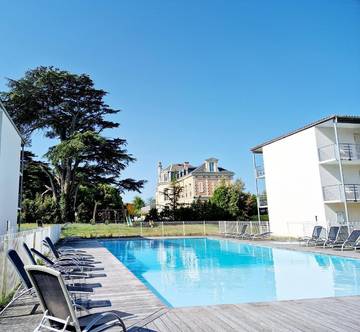 Location de vacances pour 6 personnes, avec terrasse ainsi que sauna et piscine à Lagord