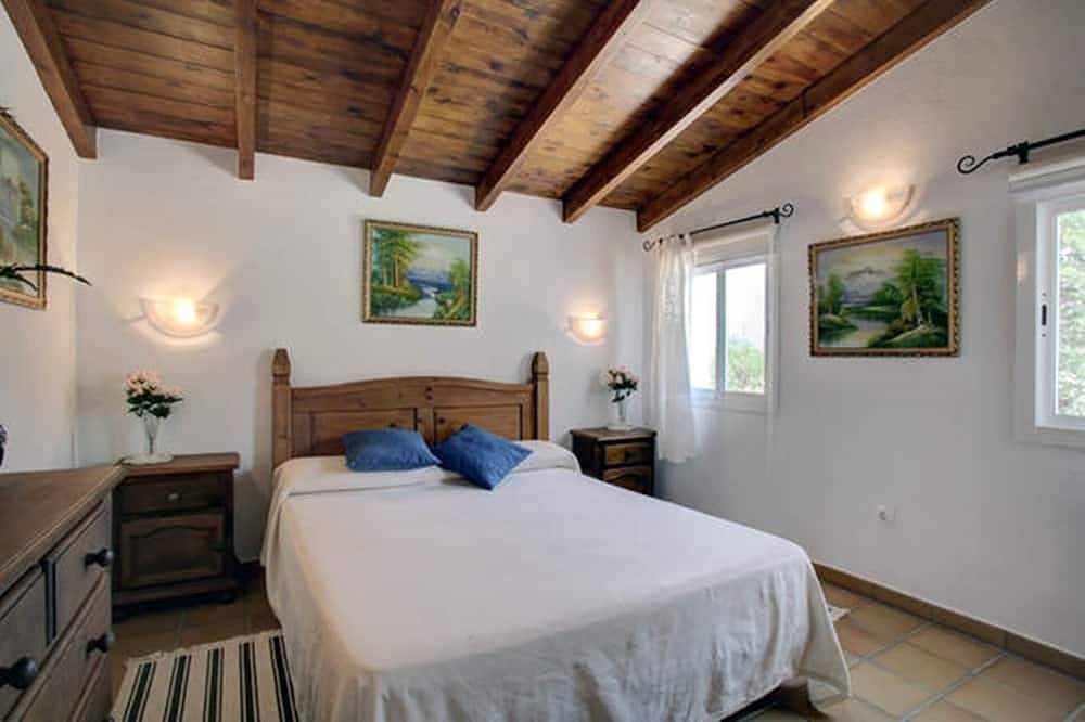 Villa Evelyn. Intimité Jardin, Wifi, Nature, Relax, Observation des oiseaux, Entièrement équipé in Gaucín, Los Alcornocales