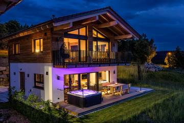 Ferienhaus für 7 Personen, mit Garten und Sauna sowie Whirlpool und Balkon in Zwiesel