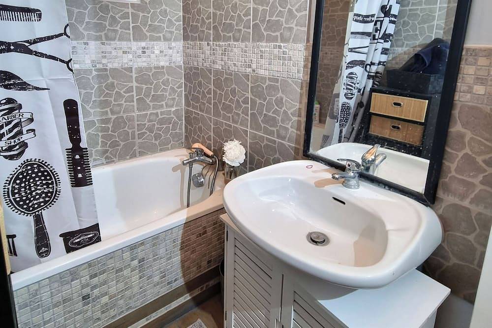 Appartement entier, La Casa Sereno - Appartement avec piscine couverte et chauffée in Saint-Laurent-du-Pape, Privas (arrondissement)