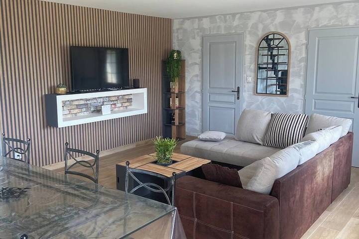 Gîte pour 6 personnes, avec jardin à Saint-Aigulin