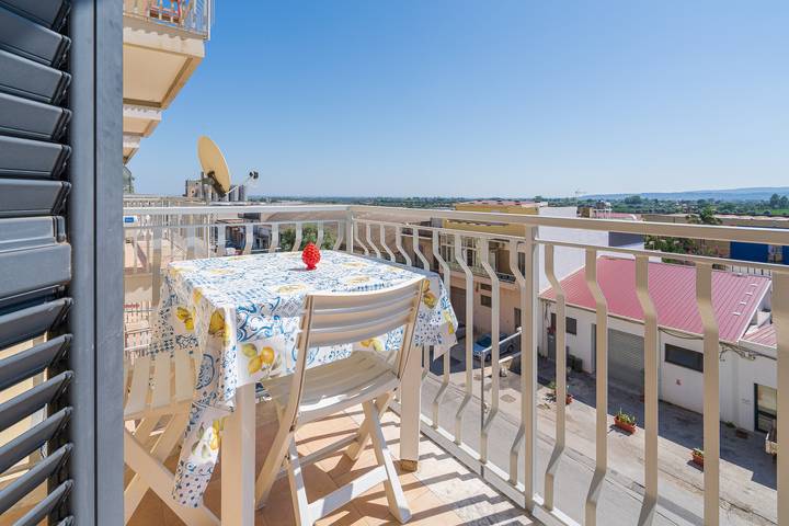 Appartamento per 4 persone, con balcone a Floridia