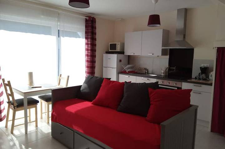 Gîte pour 2 personnes, avec jardin et terrasse dans Folgensbourg