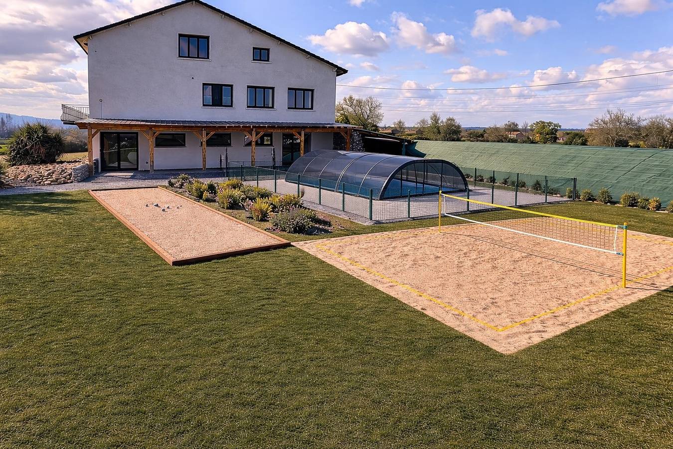 Casa Vacacional 'Grand Gîte - Salle De Réception' con Terraza Privada, Wi-Fi y Aire Acondicionado in Veauchette, Montbrison
