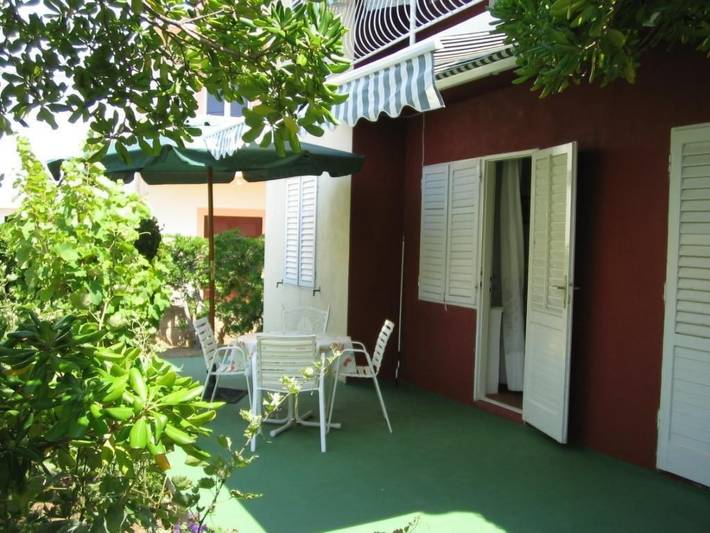 Ganze Wohnung, Große Ferienwohnung in Pag mit Privater Terrasse in Pag Stadt, Pag