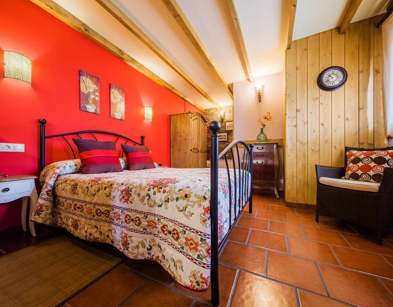 Appartement entier, Appartement 'El Hechizo' avec vue sur la montagne, piscine partagée et Wi-Fi in Caboalles de Abajo, Villablino
