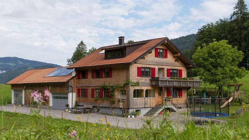 Gîte pour 5 personnes, avec jardin à Bezau