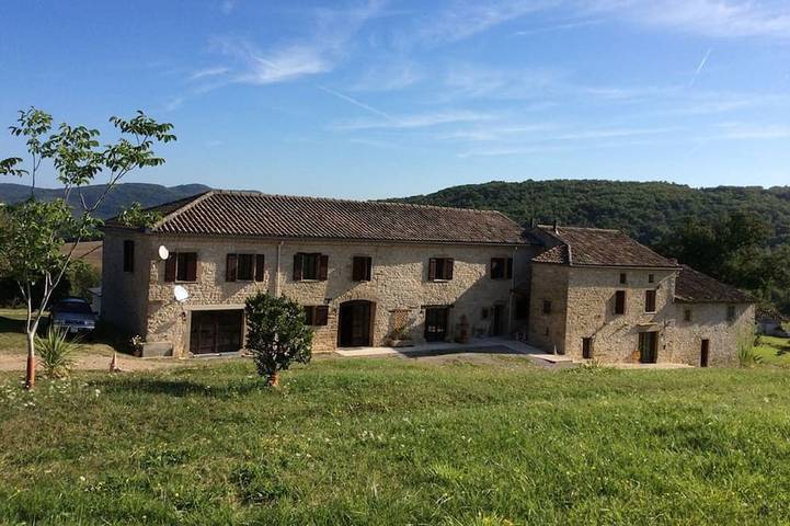 Location de vacances pour 15 personnes, avec jardin à Larroque