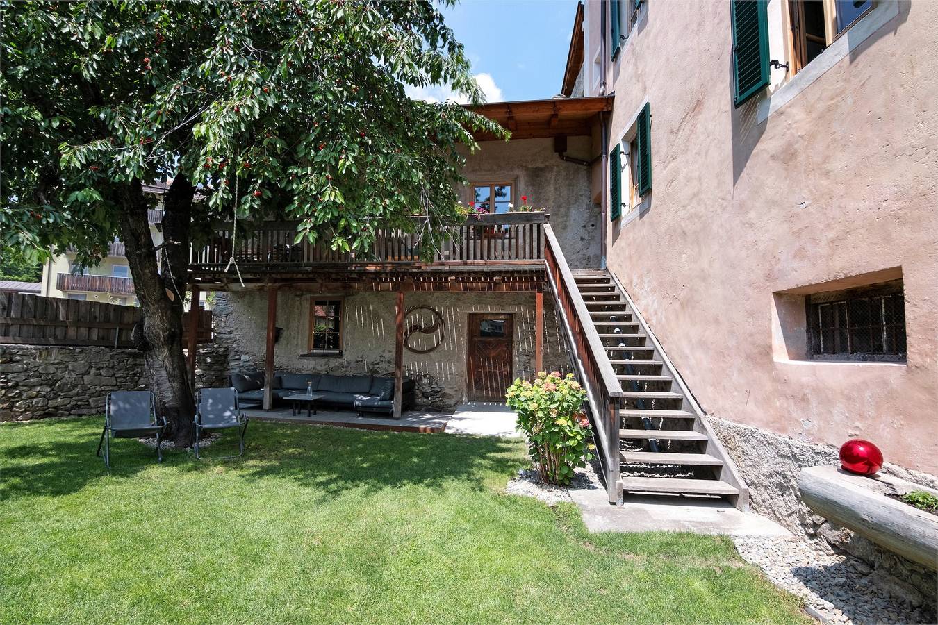 Entire apartment, Apartment 'Bachguthof' with Mountain View, Shared Garden and Balcony in Silandro, Stilfser Joch National Park