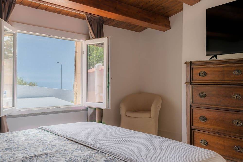 Magnífica villa con vistas al mar a pocos metros de la playa con jardín. in Letojanni, Provincia de Messina
