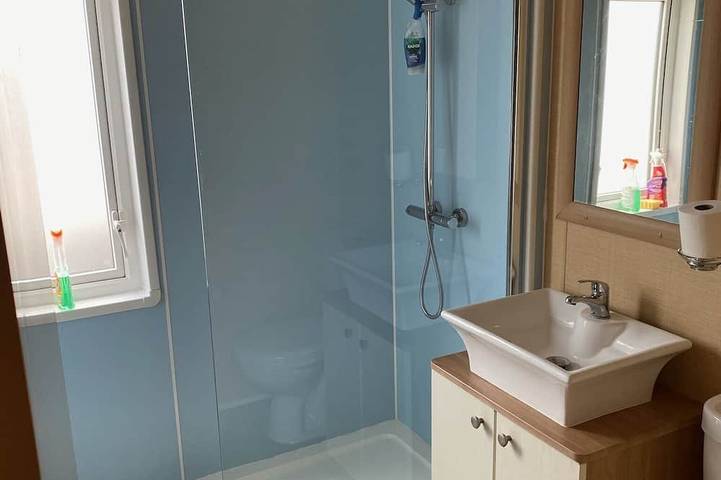 Luxury Air Conditioned holiday Lodge . sleeps 5  Burgh Castle  Great Yarmouth in Burgh Castle (pueblo), Great Yarmouth
