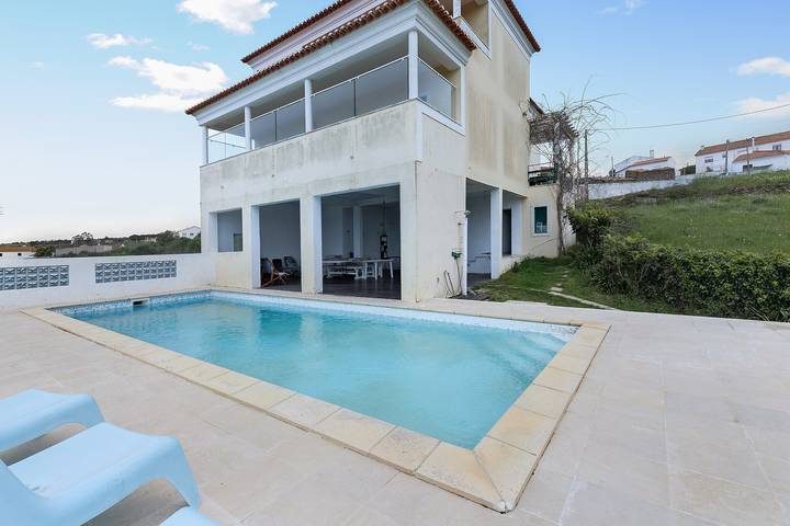 Casa Serra e Mar con piscina, jardín y Wi-Fi in Igreja Nova e Cheleiros, Costa de Lisboa
