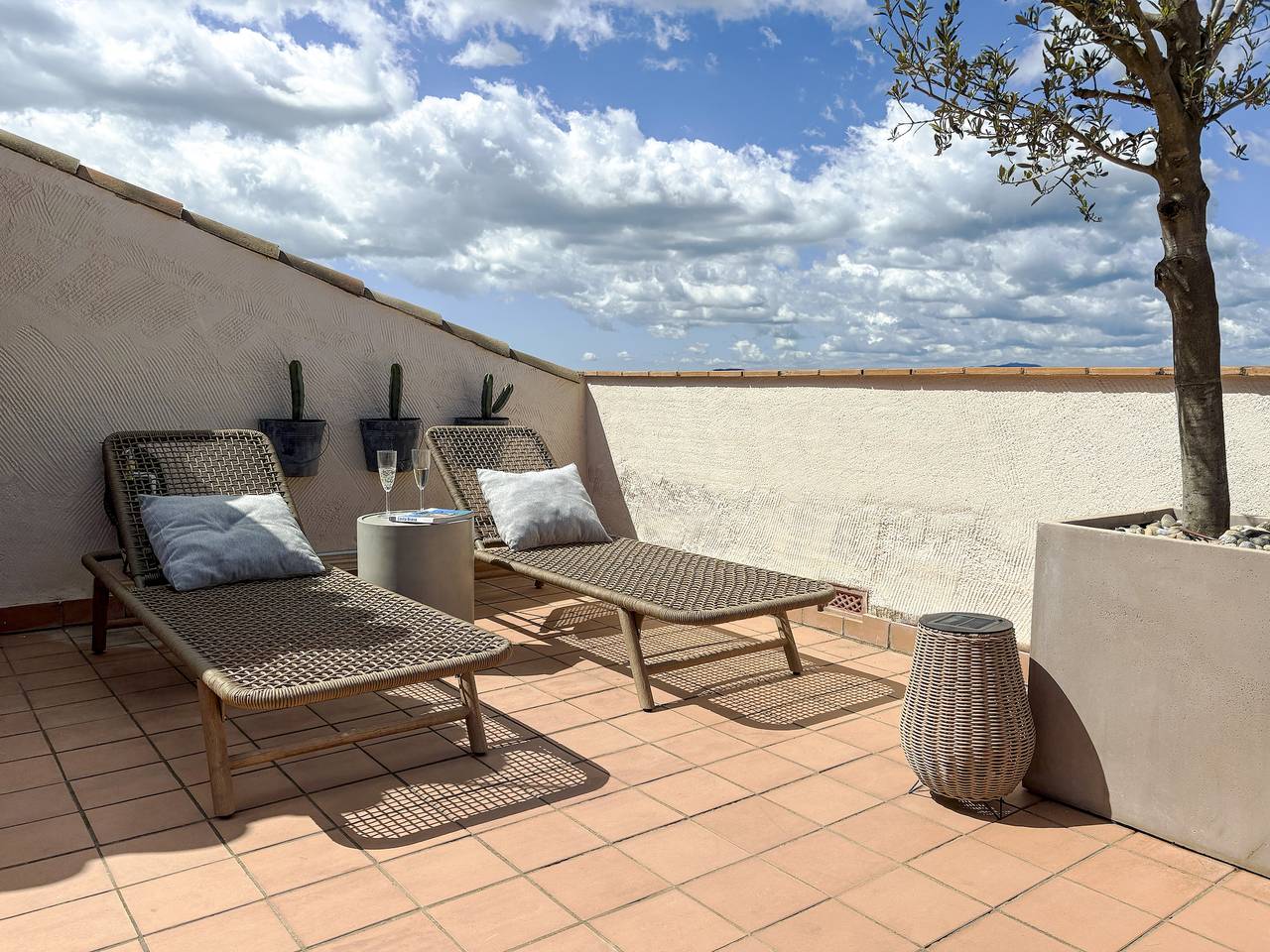 Appartamento intero, Begur Sunset,2 bedroom loft close to the center of Begur. With terrace and gorgeous sea views in Begur Centre, Begur