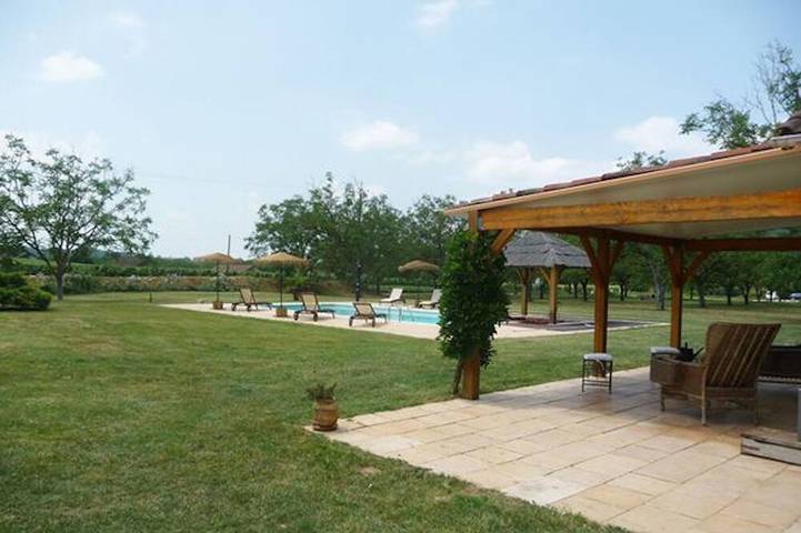 Gîte pour 12 personnes, avec Terrasse et Jardin