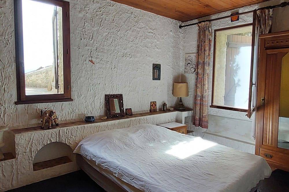 Villa Les Oliviers breathtaking sea and mountain views in Sartène, Distrito de Sartène