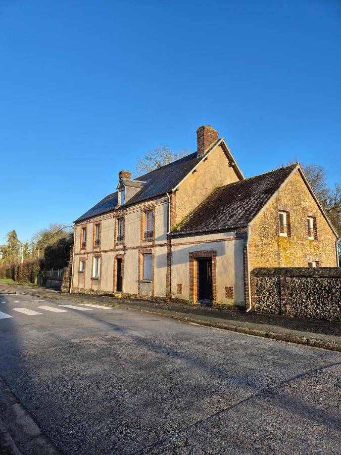 Gîte pour 12 personnes, avec jacuzzi ainsi que jardin et balcon dans Les Aspres