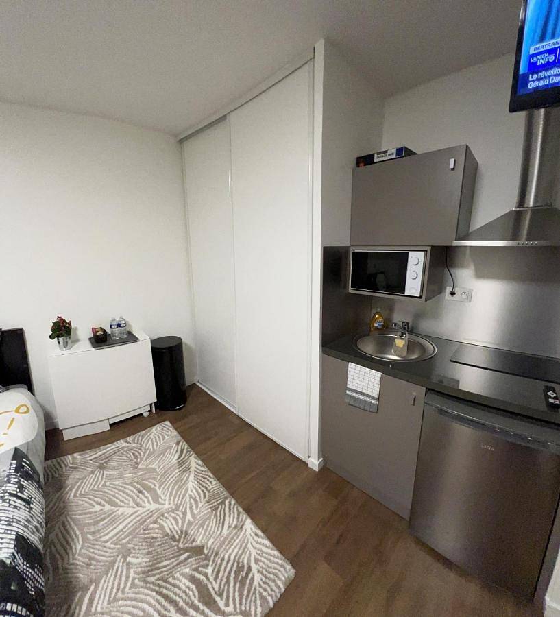 Appartement entier, One-Bedroom Apartment in Rosny-sous-Bois, Seine-Saint-Denis