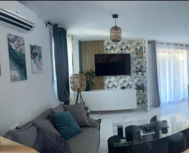 Location de vacances pour 7 personnes, avec jardin et vue ainsi que bassin pour enfant et piscine à Tourrettes - 3