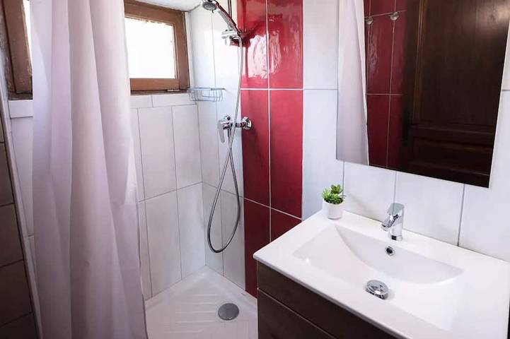 Location de vacances pour 2 personnes, avec terrasse à Chastanier - 4