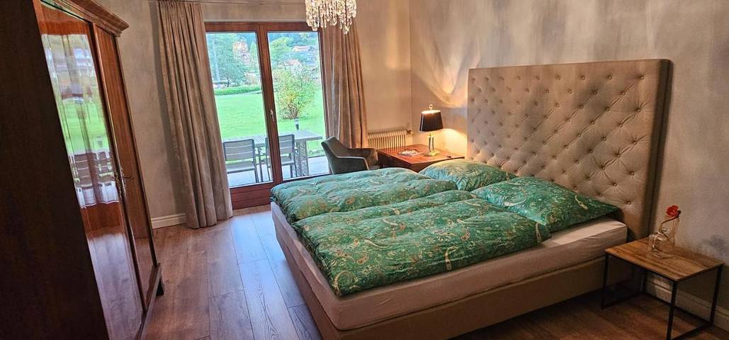 Ferienwohnung für 5 Personen, mit Seeblick und Garten sowie Ausblick in Feld am See