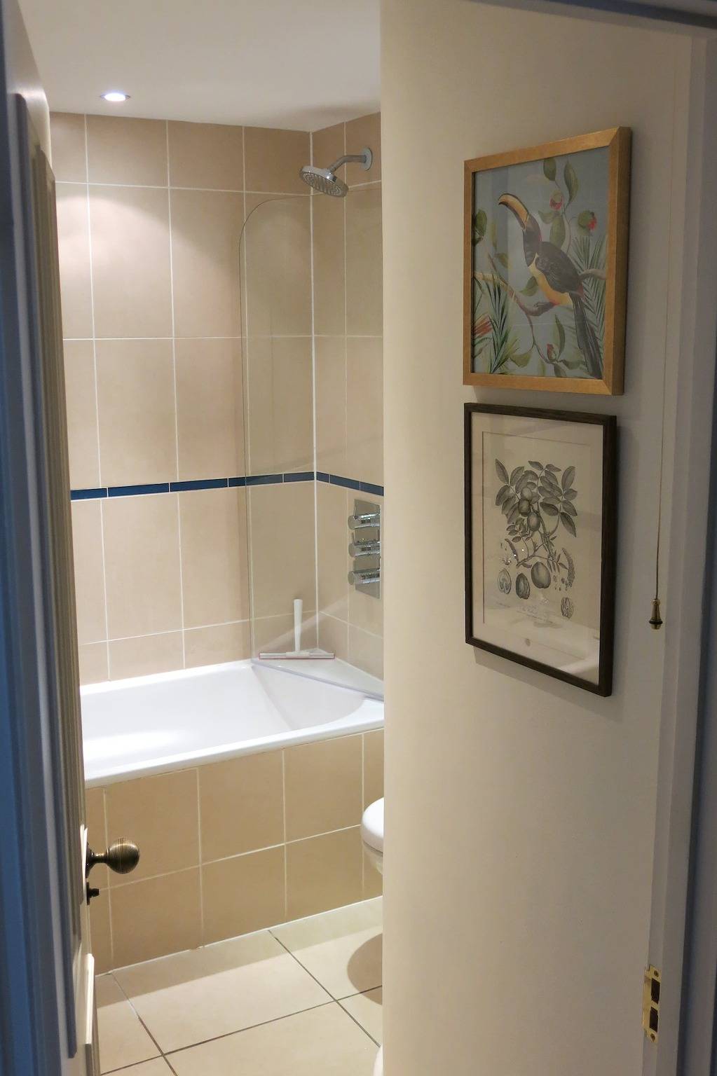 Entire apartment, Captivating flat in Fulham in Hammersmith and Fulham, London