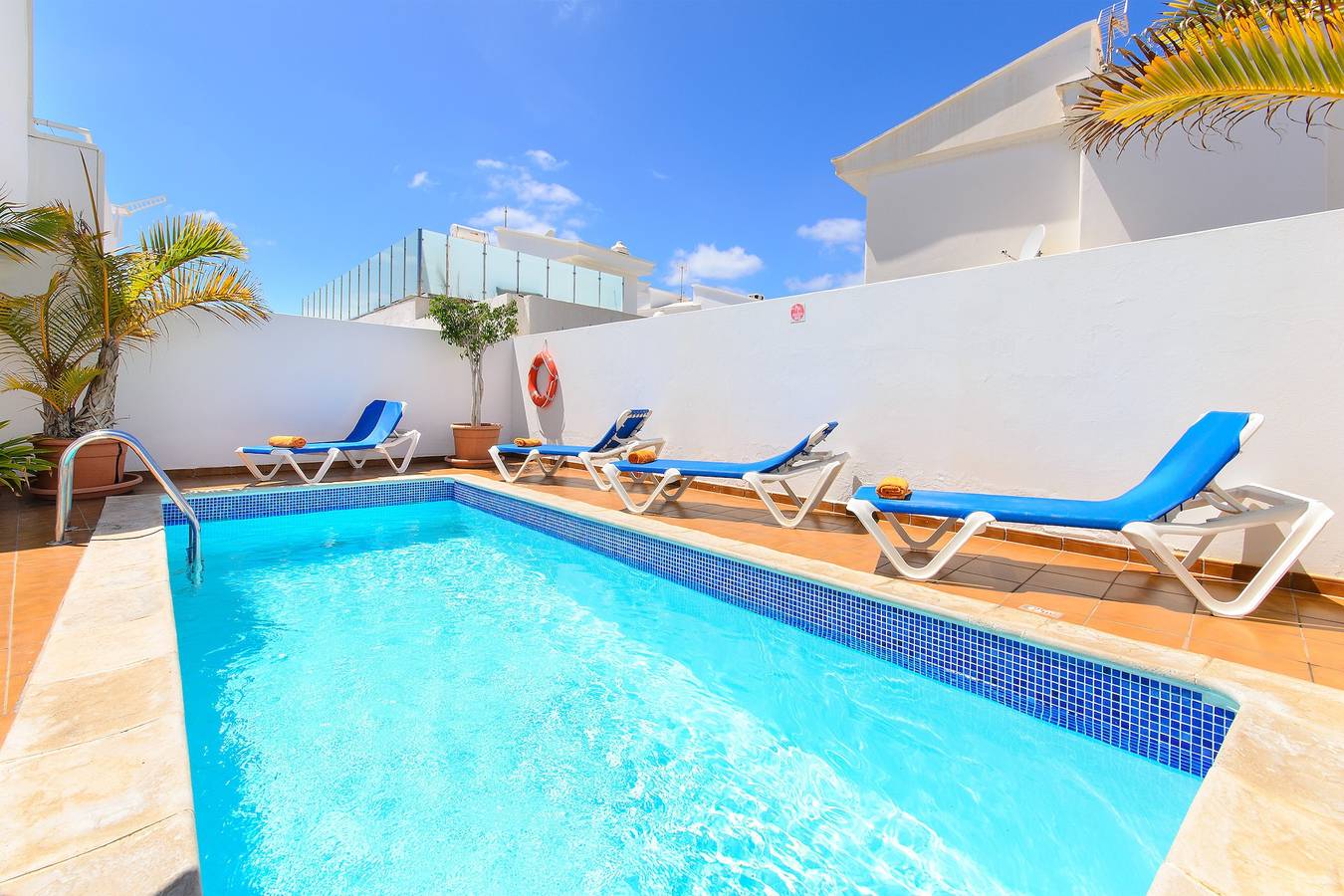 Puerto del Carmen Wunderschöne Ferienhaus mit beheiztem Pool, privater Terrasse und toller Lage in Puerto del Carmen, Tías