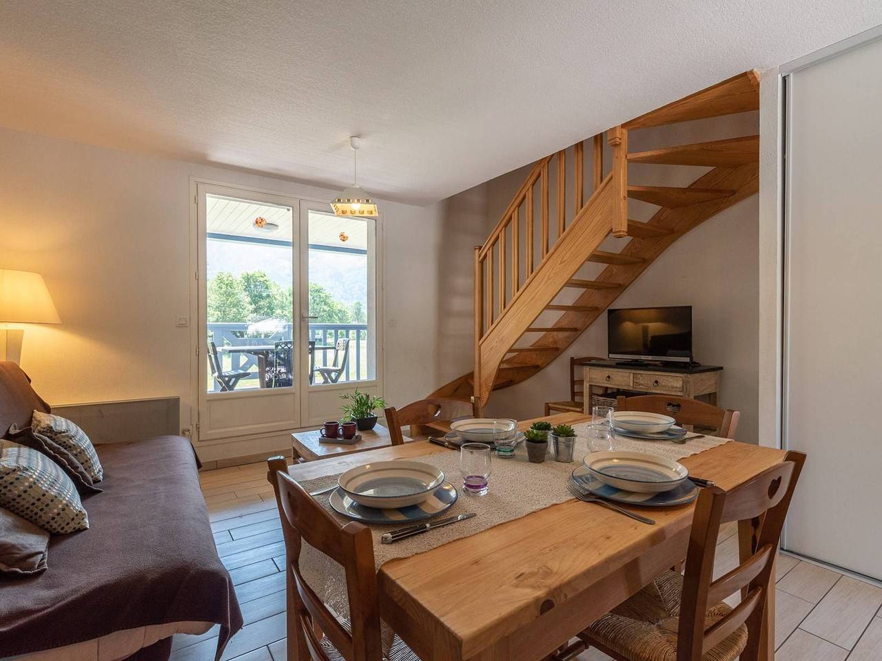 Entire apartment, Charming Duplex for 6 with Parking in Bourisp in Bourisp, French Pyrenees