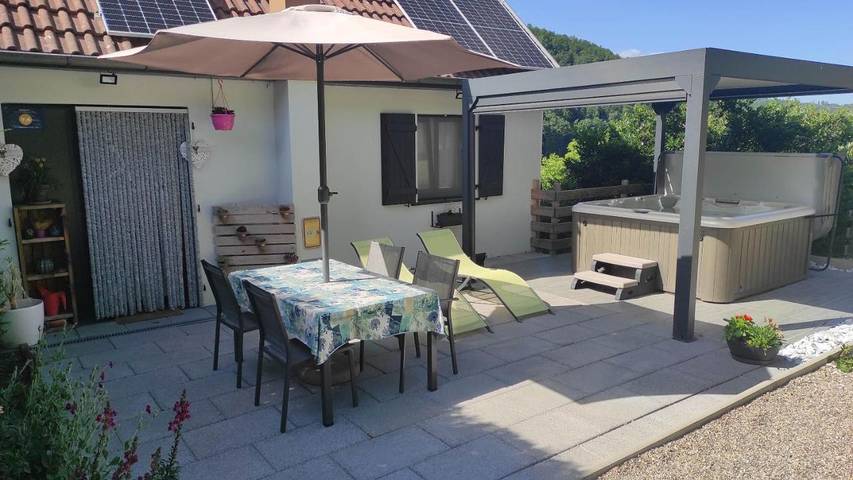 Maison de vacances pour 4 personnes, avec jacuzzi et terrasse