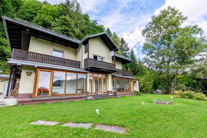 Ferienwohnung für 8 Personen, mit Terrasse und Garten sowie Ausblick