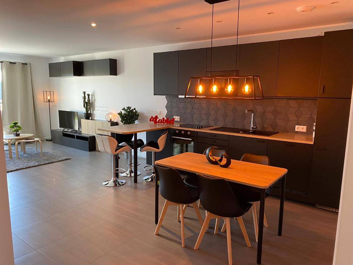 Appartement entier, Two-Bedroom Apartment in Villejust, Essonne