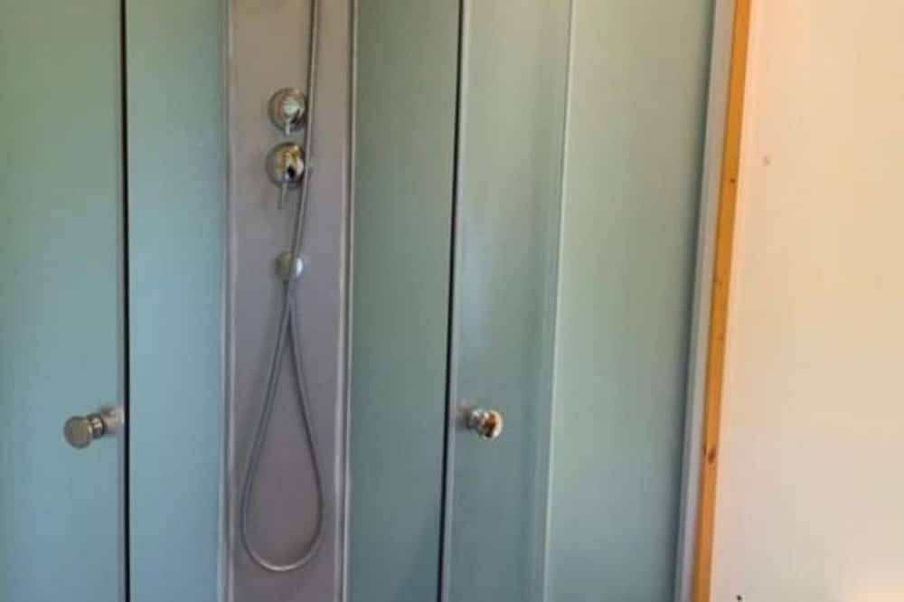 Chalet para 2 Pers con Terraza en Challes-les-Eaux in Challes-les-Eaux, Chambéry region