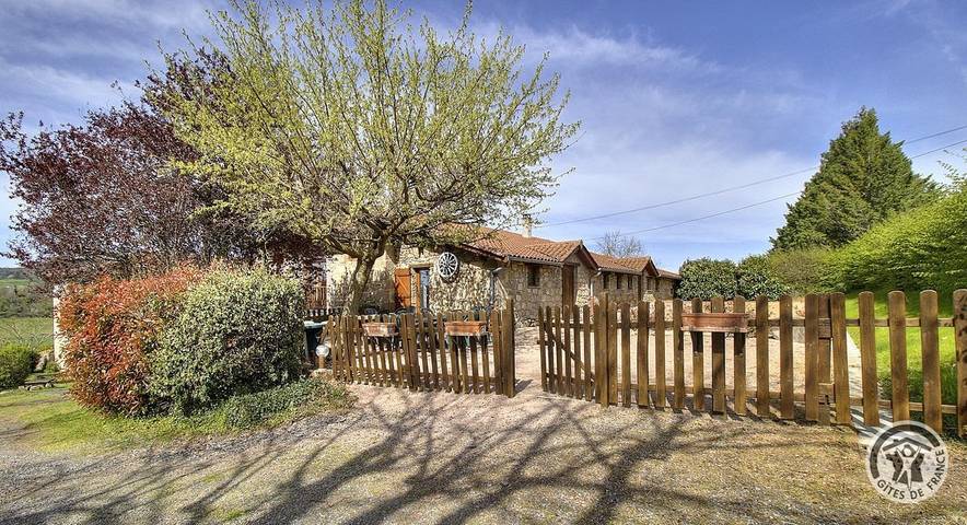 Gîte pour 15 personnes, avec Terrasse et Jardin à Brullioles
